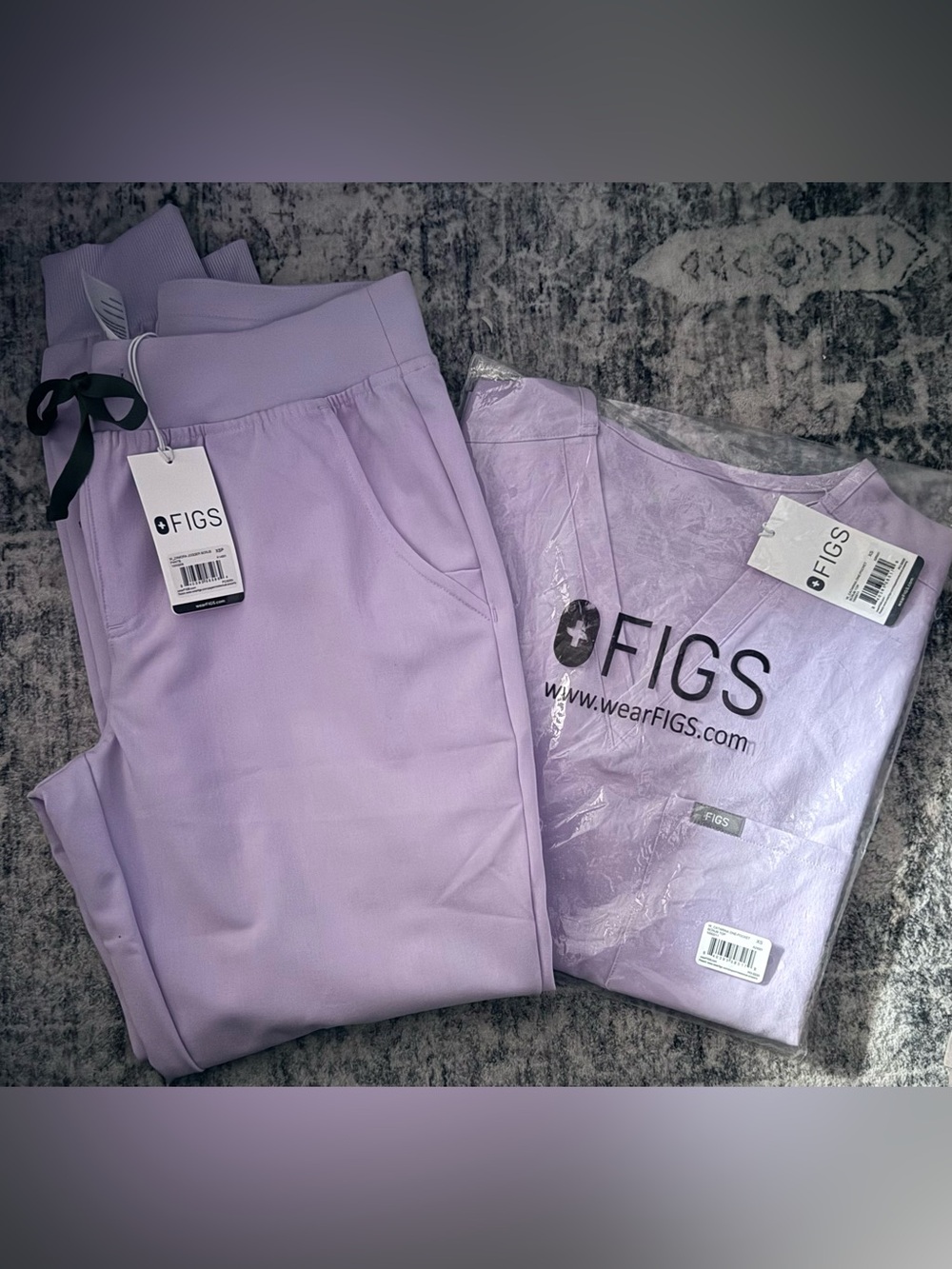 Figs Women's Lavender Scrub Set